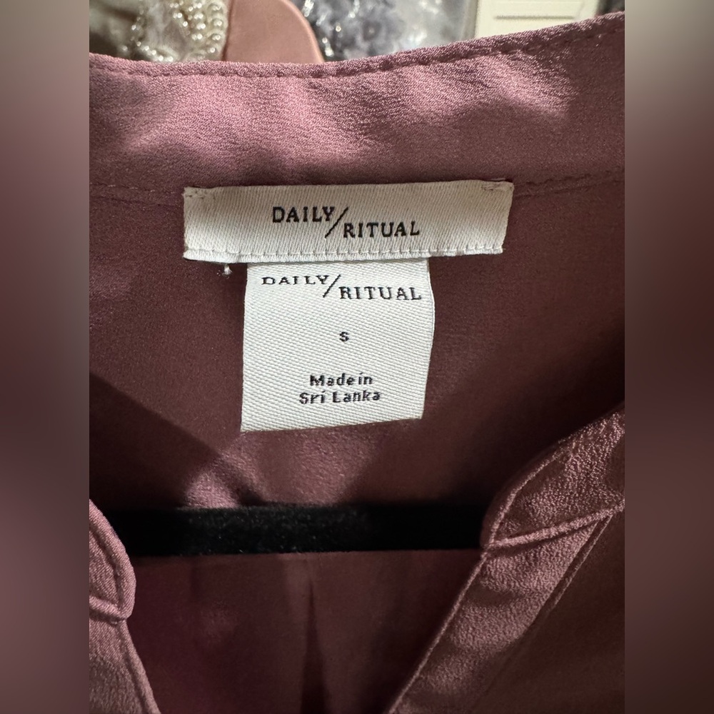NWT-Women's Pink long sleeve Blouse - Picture 4 of 5